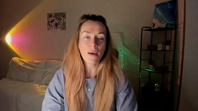 Snapshot of RebeccaMartinez chatting on 10-26-25, 11:05 RebeccaMartinez online show from 10-26-25, 11:05