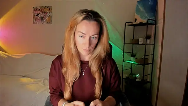 Snapshot of RebeccaMartinez chatting on 10-27-25, 11:25 RebeccaMartinez online show from 10-27-25, 11:25