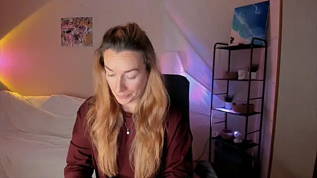 Snapshot of RebeccaMartinez chatting on 10-28-25, 11:47 RebeccaMartinez online show from 10-28-25, 11:47