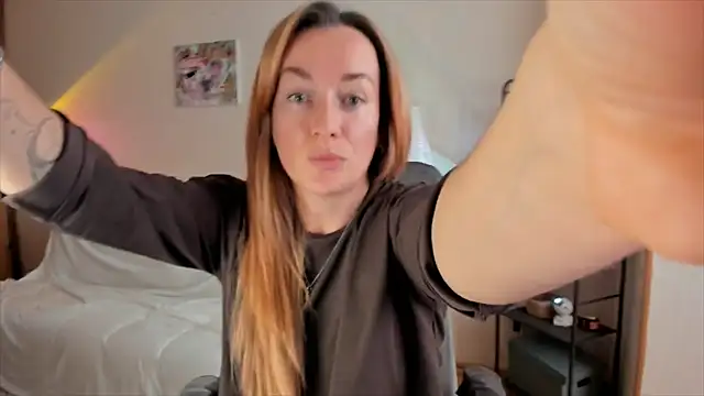 Snapshot of RebeccaMartinez chatting on 10-31-25, 08:04 RebeccaMartinez online show from 10-31-25, 08:04