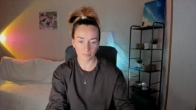 Snapshot of RebeccaMartinez chatting on 11-02-25, 11:23 RebeccaMartinez online show from 11-02-25, 11:23