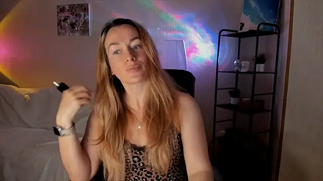 Snapshot of RebeccaMartinez chatting on 11-21-25, 11:31 RebeccaMartinez online show from 11-21-25, 11:31