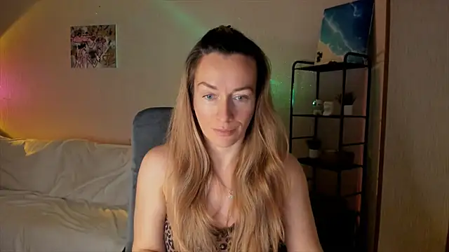 Snapshot of RebeccaMartinez chatting on 11-22-25, 08:02 RebeccaMartinez online show from 11-22-25, 08:02