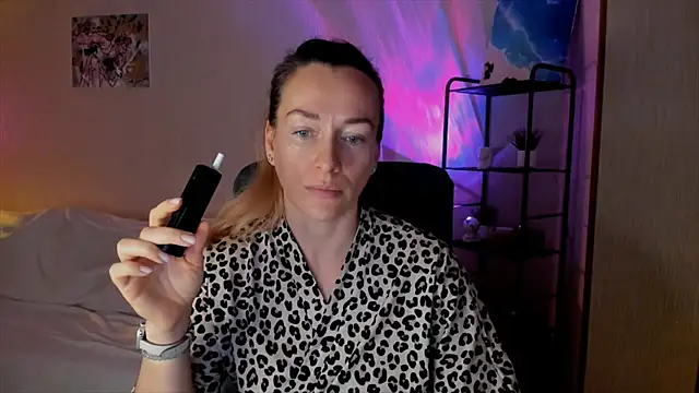 Snapshot of RebeccaMartinez chatting on 11-28-25, 12:19 RebeccaMartinez online show from 11-28-25, 12:19