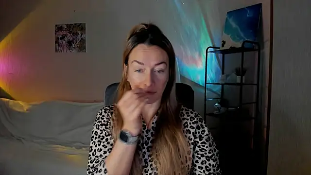 Snapshot of RebeccaMartinez chatting on 11-30-25, 06:06 RebeccaMartinez online show from 11-30-25, 06:06