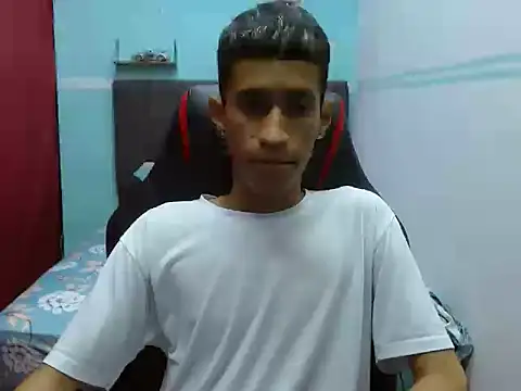 Snapshot of Angelstripboy chatting on 10-17-25, 04:15 Angelstripboy online show from 10-17-25, 04:15