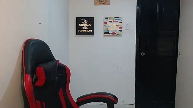 Snapshot of Liamiler01_ chatting on 10-22-25, 12:38 Liamiler01 online show from 10-22-25, 12:38