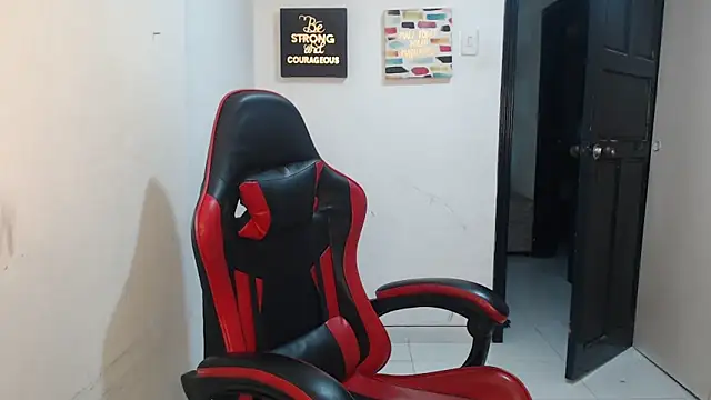 Snapshot of Liamiler01_ chatting on 10-30-25, 12:56 Liamiler01 online show from 10-30-25, 12:56