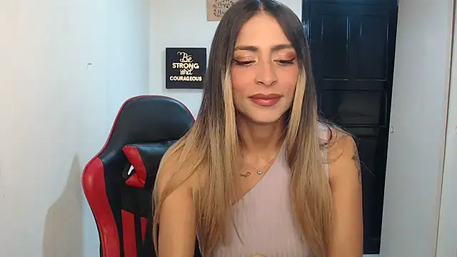 Snapshot of Liamiler01_ chatting on 11-10-25, 11:53 Liamiler01 online show from 11-10-25, 11:53