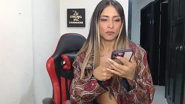 Snapshot of Liamiler01_ chatting on 11-10-25, 11:59 Liamiler01 online show from 11-10-25, 11:59