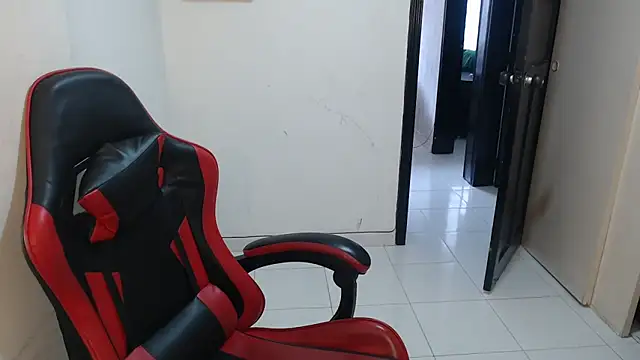 Snapshot of Liamiler01_ chatting on 11-26-25, 02:18 Liamiler01 online show from 11-26-25, 02:18