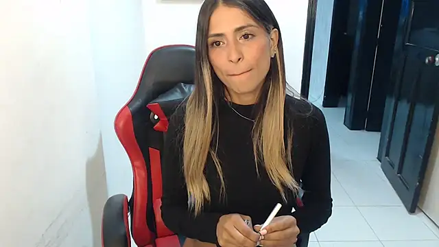 Snapshot of Liamiler01_ chatting on 11-27-25, 02:24 Liamiler01 online show from 11-27-25, 02:24