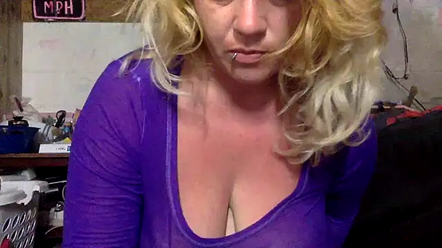 Snapshot of TrashleyRosebud chatting on 06-03-26, 08:14 TrashleyRosebud online show from 06-03-26, 08:14
