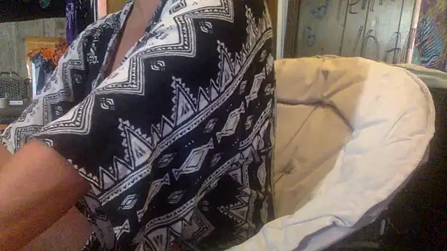 Snapshot of TrashleyRosebud chatting on 06-19-26, 11:47 TrashleyRosebud online show from 06-19-26, 11:47