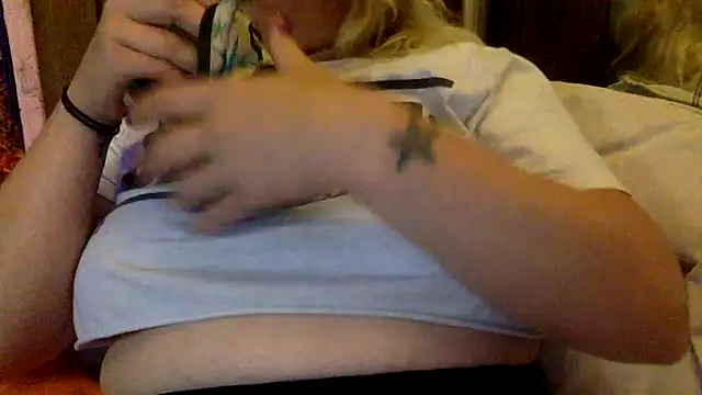 Snapshot of TrashleyRosebud chatting on 07-01-26, 03:56 TrashleyRosebud online show from 07-01-26, 03:56