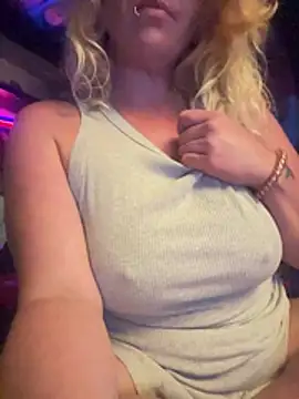 Snapshot of TrashleyRosebud chatting on 07-20-26, 01:02 TrashleyRosebud online show from 07-20-26, 01:02