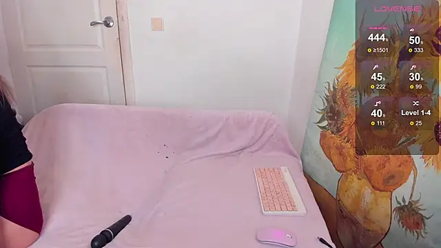 Snapshot of nymphobaby chatting on 10-06-25, 12:24 nymphobaby online show from 10-06-25, 12:24