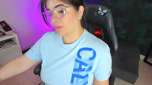 Snapshot of BellaFlaming chatting on 01-16-25, 04:39 BellaFlaming online show from 01-16-25, 04:39