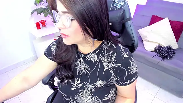 Snapshot of BellaFlaming chatting on 02-10-25, 12:50 BellaFlaming online show from 02-10-25, 12:50