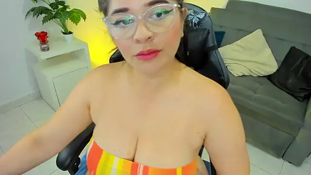 Snapshot of BellaFlaming chatting on 02-13-25, 02:31 BellaFlaming online show from 02-13-25, 02:31