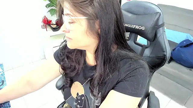 Snapshot of BellaFlaming chatting on 02-25-25, 11:08 BellaFlaming online show from 02-25-25, 11:08