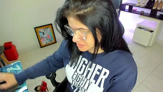 BellaFlaming online show from 04-28-26, 10:42