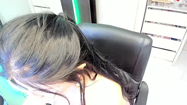 BellaFlaming online show from 06-03-26, 02:33