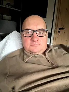 Snapshot of vanjbi45 chatting on 11-09-25, 09:40 vanjbi45 online show from 11-09-25, 09:40