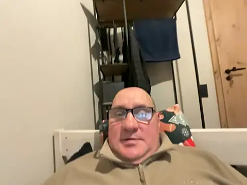 Snapshot of vanjbi45 chatting on 01-08-26, 05:48 vanjbi45 online show from 01-08-26, 05:48