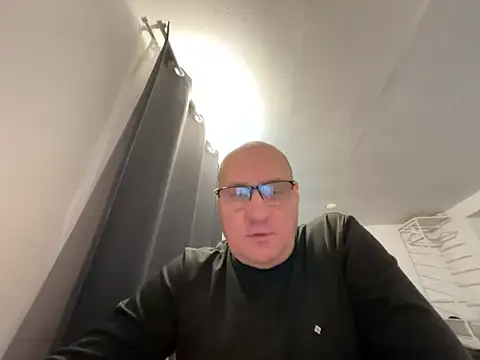 Snapshot of vanjbi45 chatting on 02-05-26, 06:40 vanjbi45 online show from 02-05-26, 06:40