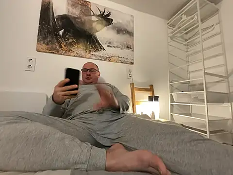 Snapshot of vanjbi45 chatting on 02-15-26, 06:54 vanjbi45 online show from 02-15-26, 06:54