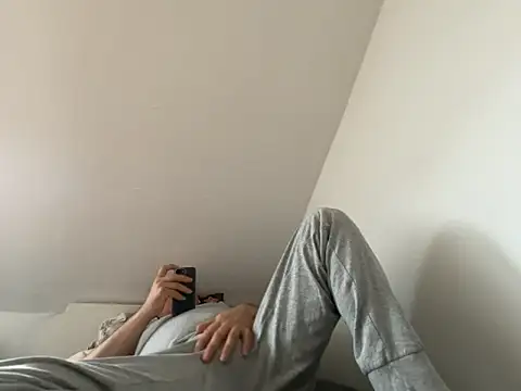 Snapshot of vanjbi45 chatting on 02-19-26, 02:02 vanjbi45 online show from 02-19-26, 02:02