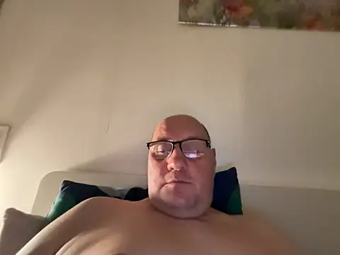 Snapshot of vanjbi45 chatting on 03-07-26, 08:39 vanjbi45 online show from 03-07-26, 08:39