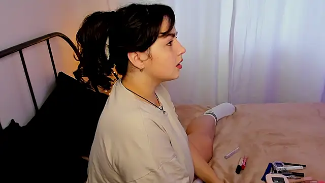 Snapshot of Talla_a chatting on 11-16-25, 09:04 Talla a online show from 11-16-25, 09:04