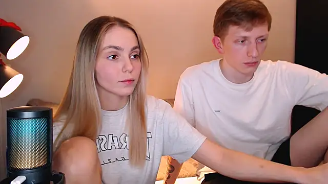 juliaanddima online show from 12-16-25, 09:20