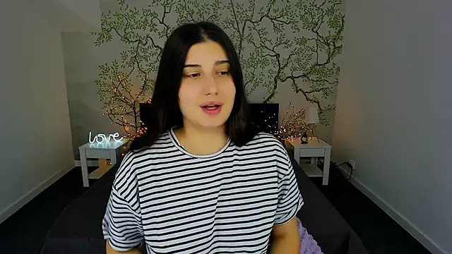 Linda EX online show from 01-27-25, 07:14