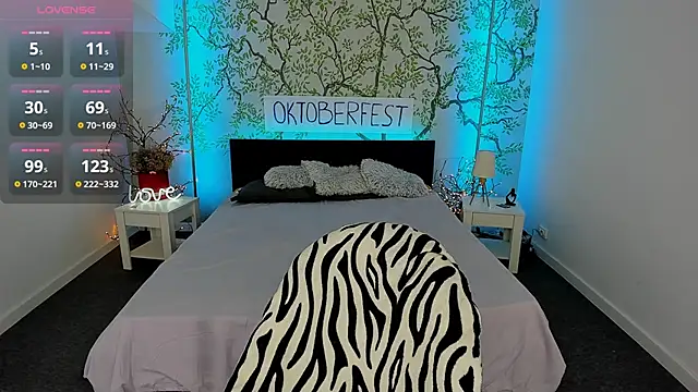 Linda EX online show from 09-14-25, 06:12