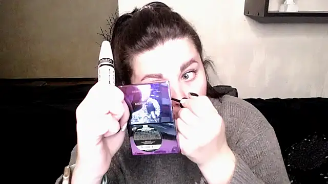 Emily Mo online show from 10-25-25, 05:37