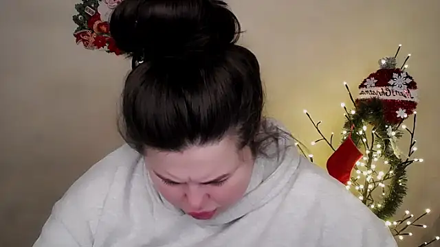 Emily Mo online show from 12-17-25, 06:52