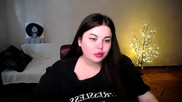 Snapshot of Emily_Mo chatting on 06-19-26, 05:56 Emily Mo online show from 06-19-26, 05:56