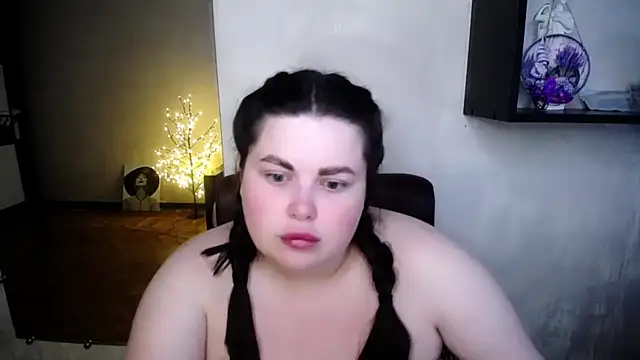 Snapshot of Emily_Mo chatting on 06-28-26, 06:08 Emily Mo online show from 06-28-26, 06:08