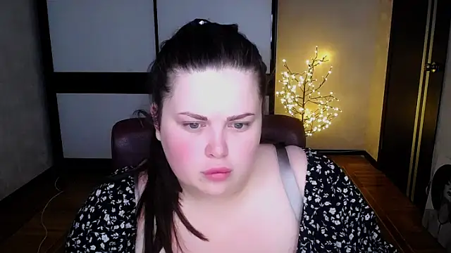 Snapshot of Emily_Mo chatting on 07-19-26, 05:44 Emily Mo online show from 07-19-26, 05:44