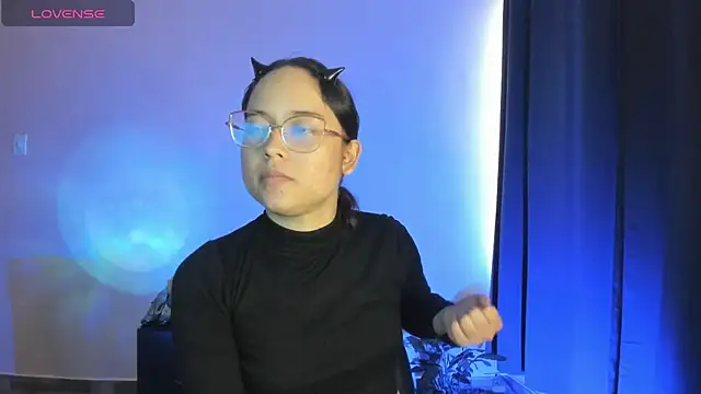 Snapshot of shantalc3rezo chatting on 11-12-25, 08:19 shantalc3rezo online show from 11-12-25, 08:19