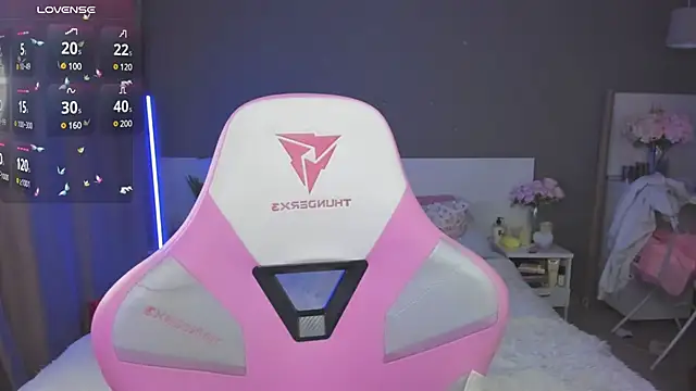 Snapshot of Katie_Cooper_ chatting on 12-14-24, 08:29 Katie Cooper online show from 12-14-24, 08:29