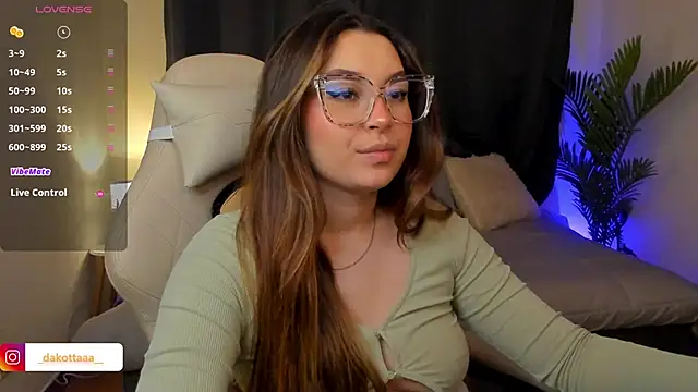 dakottaa  online show from 11-18-25, 11:37