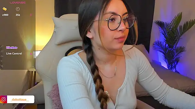 dakottaa  online show from 02-11-26, 11:32