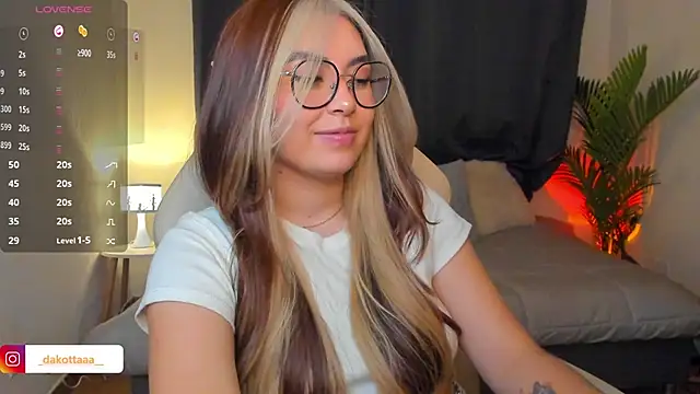 dakottaa  online show from 04-22-26, 01:30