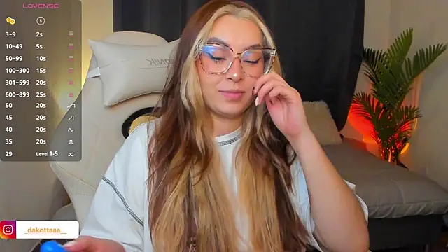 dakottaa  online show from 04-25-26, 11:35