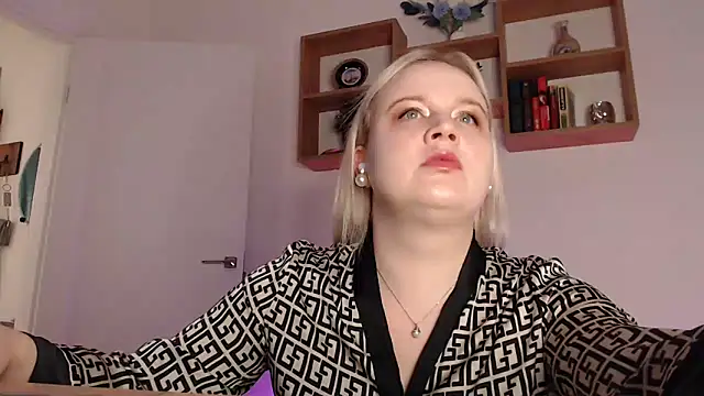 Karolina love  online show from 11-15-25, 07:43