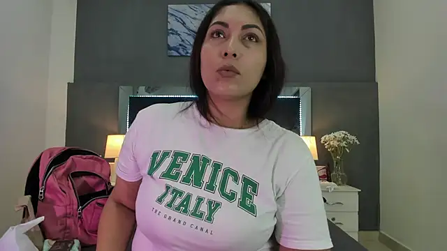 Lauralove 69 online show from 11-25-25, 07:36